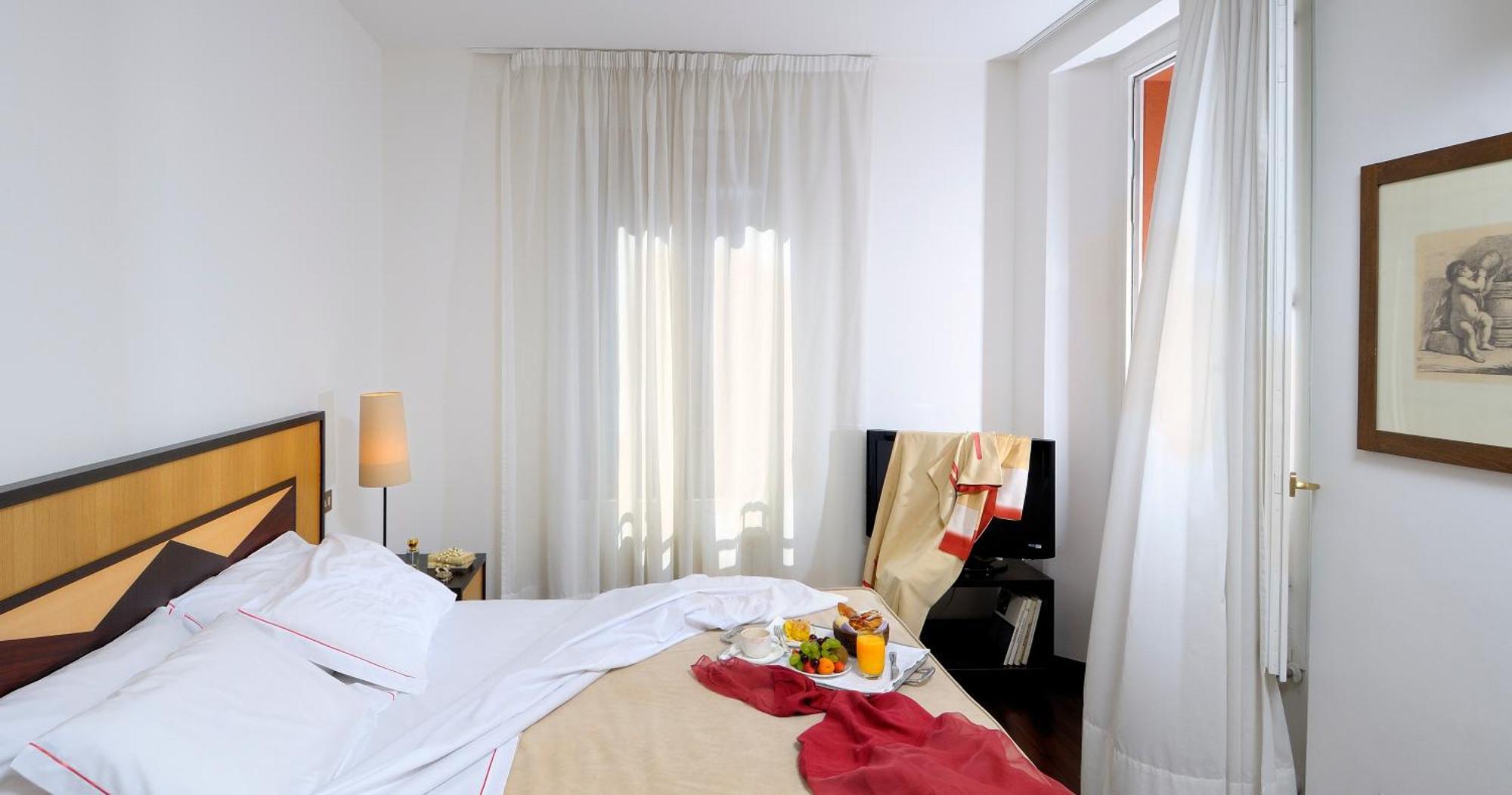 Phi Hotel Bologna Apartments Екстер'єр фото